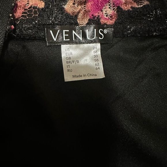 New-Plus Size Venus Off-The-Shoulder Lace Dress. Size 24. - Picture 8 of 9